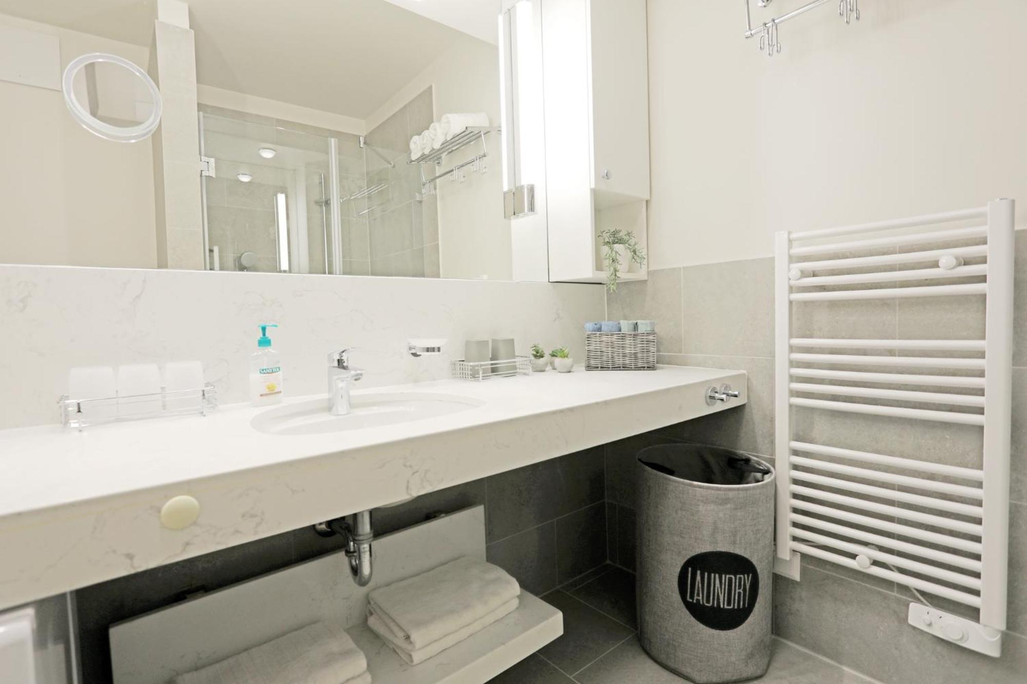 Atrium Apartman Heviz Mit Panoramaterrasse Und Tiefgarage Luaran gambar